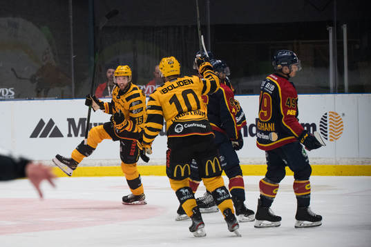 i210911 Skellefteås Melker Karlsson jublar