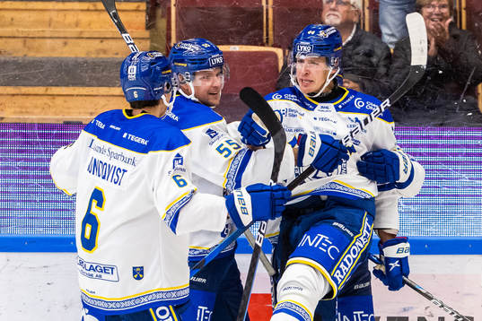Leksands Alexander Lundqvist och Jonas Ahnelöv jublar med