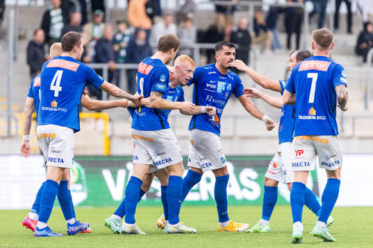 Norrbys Johan Brannefalk jublar med lagkamrater