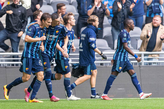 Djurgårdens Hjalmar Ekdal jublar med lagkamrater