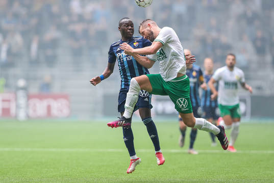 Djurgårdens Edward Chilufya och Hammarbys Mads Fenger