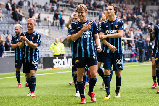 Djurgårdens Rasmus Schüller och Hjalmar Ekdal jublar