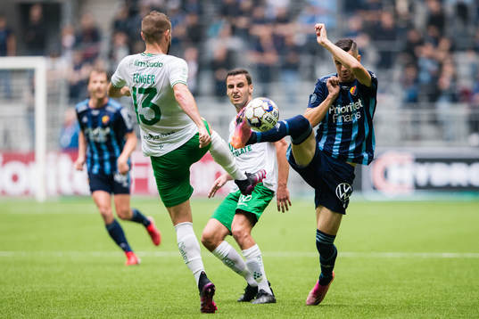 Hammarbys Mads Fenger Nielsen och Djurgårdens Haris