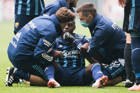 Djurgårdens Edward Chilufya plåstras om