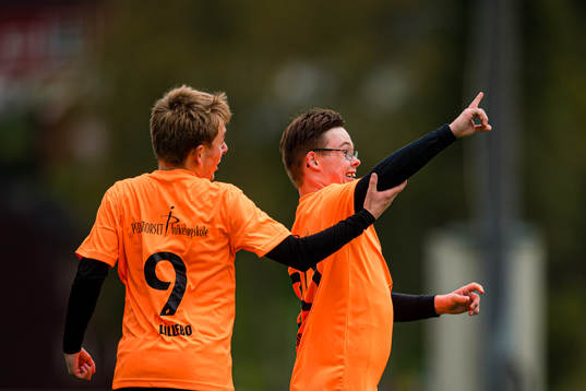 Edgar Neu of Peder Morset celebrates