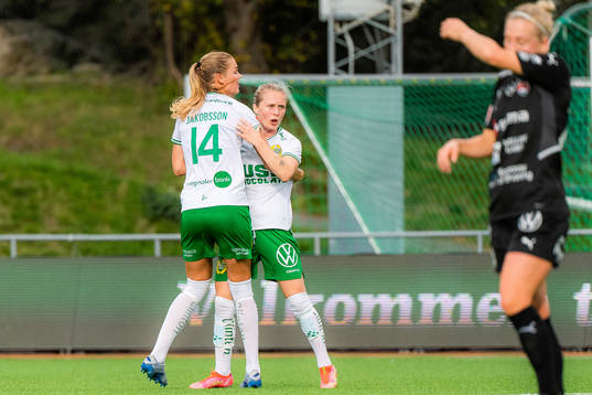Hammarbys Nina Jakobsson och Emilia Larsson jublar