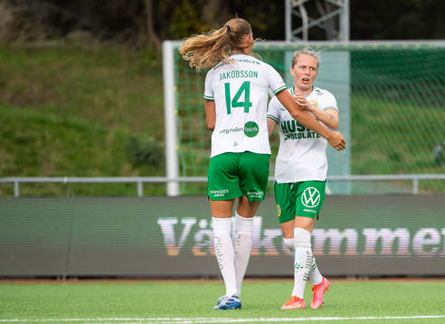 Hammarbys Nina Jakobsson och Emilia Larsson jublar
