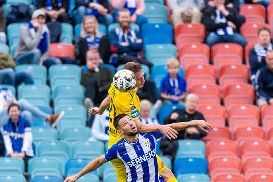 IFK Göteborgs Kevin Yakob och Halmstads Andreas Bengtsson