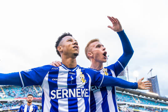 IFK Göteborgs Tobias Sana jublar med Oscar Wendt