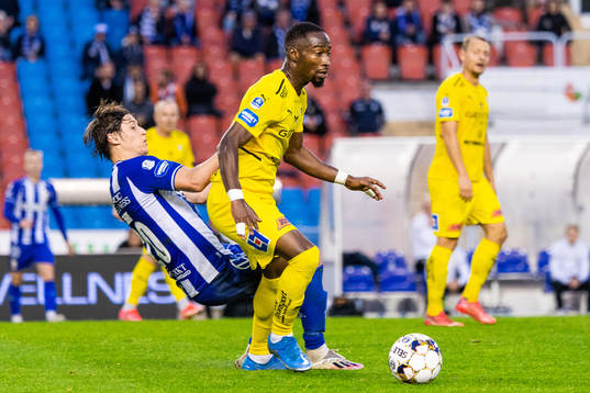 IFK Göteborgs Simon Thern och Halmstads Sadat Karim