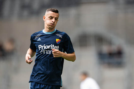 Djurgårdens Haris Radetinac värmer upp