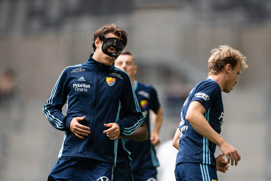 Djurgårdens Hjalmar Ekdal värmer upp