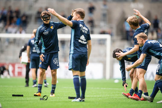 Djurgårdens Hjalmar Ekdal värmer upp