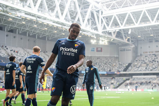 Djurgårdens Joel Asoro värmer upp