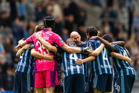 Djurgårdens Magnus Eriksson med lagkamrater
