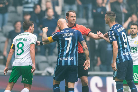 Hammarbys Jeppe Andersen och Djurgårdens Magnus Eriksson
