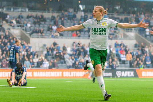 Hammarbys Gustav Ludwigson jublar