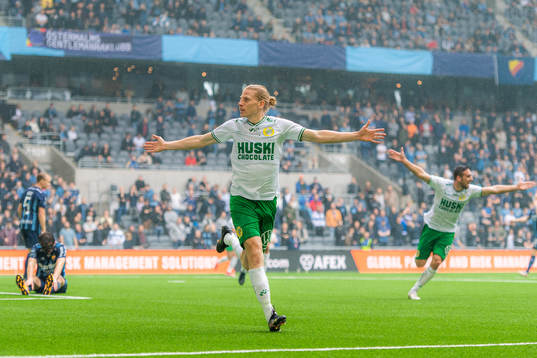 Hammarbys Gustav Ludwigson jublar