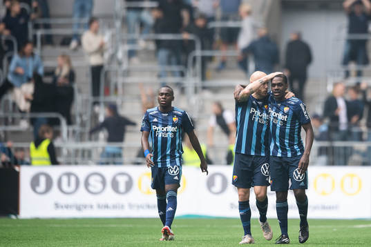 Djurgårdens Magnus Eriksson och Joel Asoro jublar
