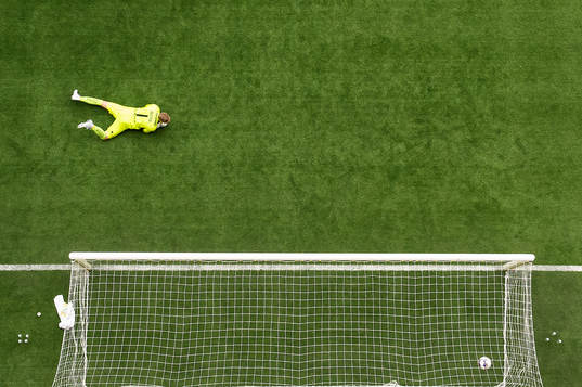 Hammarbys målvakt David Ousted deppar