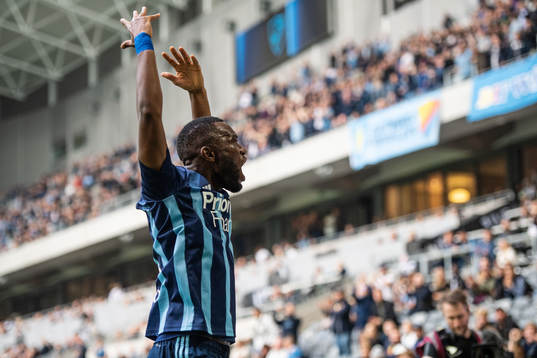 Djurgårdens Emmanuel Banda jublar