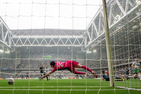 Hammarbys Gustav Ludwigson gör 0-1 bakom Djurgårdens