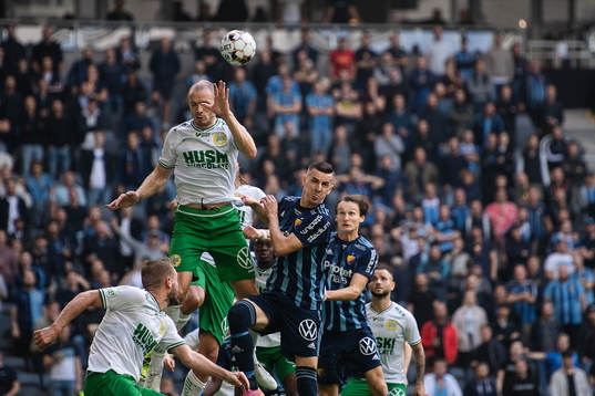 Hammarbys Jon Gudni Fjoluson mot Djurgårdens Haris