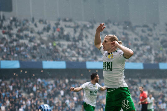 Hammarbys Gustav Ludwigson jublar