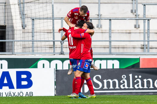 Östers Lucas Lima jublar med Nicolas Mortensen och Mattias