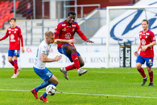 Värnamos Freddy Winsth     Östers Manasse Kusu