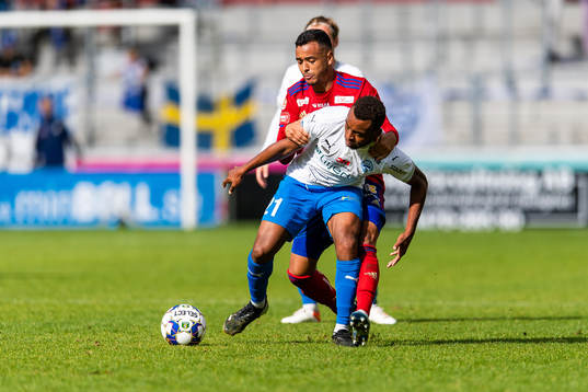 Värnamos Abdussalam Magashy och Östers Marc Rochester