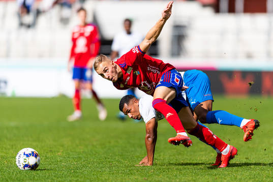 Östers Amel Mujanic och Värnamos Abdussalam Magashy