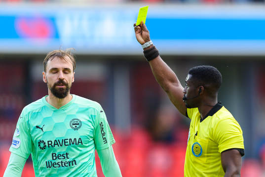 Värnamos målvakt Pilip Vaitsiakhovich deppar när han