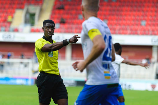 Domare Fredrik Oppong