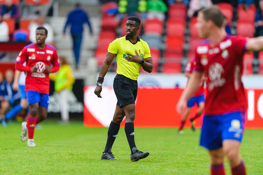 Domare Fredrik Oppong