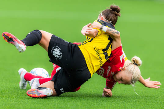 Häckens Julia Zigiotti Olme och Örebros Nathalie Hoff