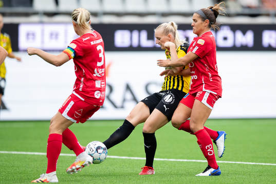 Örebros Sanna Kullberg och Häckens Stina Blackstenius