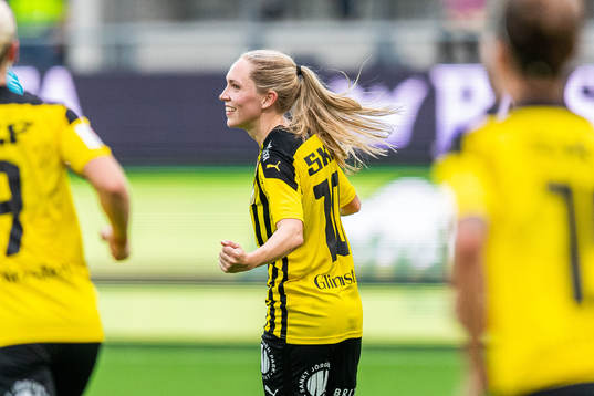Häckens Elin Rubensson jublar