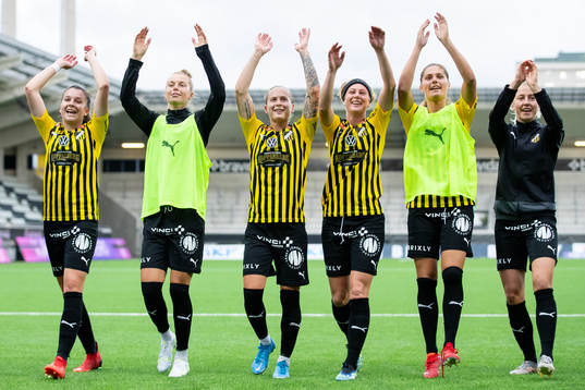 Häckens spelare jublar