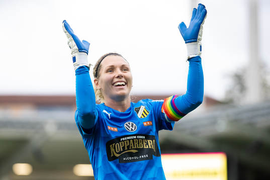 Häckens målvakt Jennifer Falk jublar