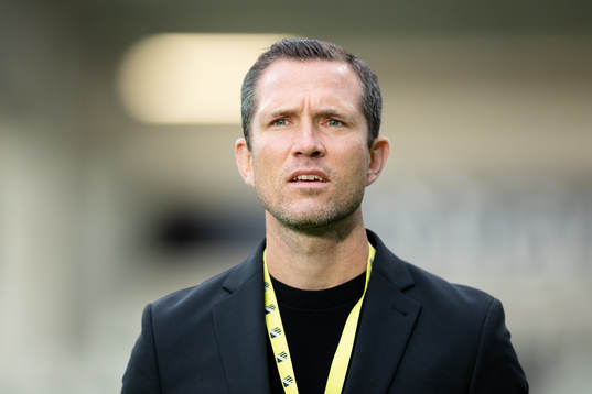 Häckens sportchef Martin Ericsson fotbollsmatchen i