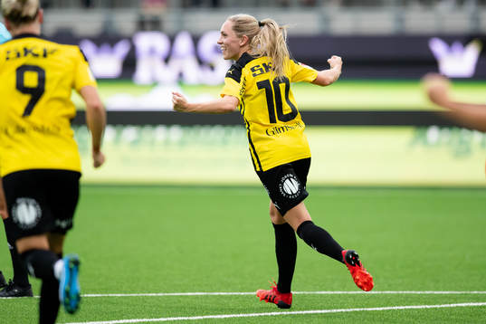 Häckens Elin Rubensson jublar