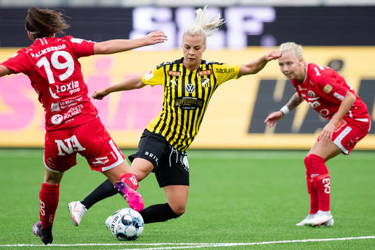 Häckens Lotta Ökvist mot Örebros Emilia Pelgander