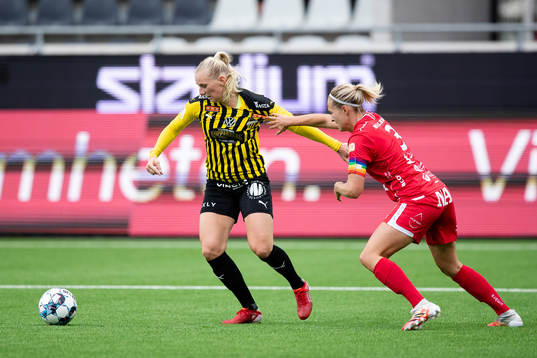 Häckens Stina Blackstenius och Örebros Sanna Kullberg