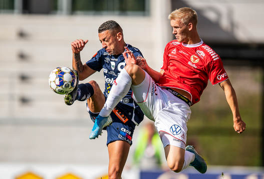 Degerfors Nikola Djurdjic och Kalmars Carl Gustafsson
