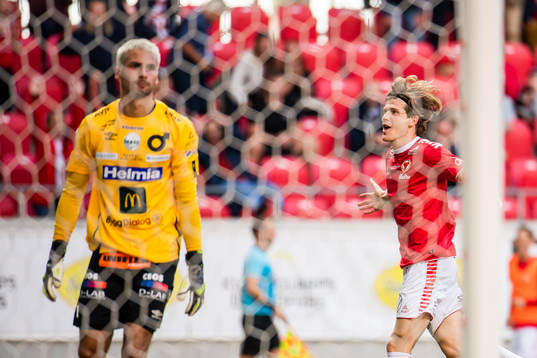 Kalmars Oliver Berg jublar