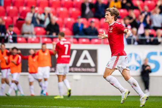 Kalmars Oliver Berg jublar