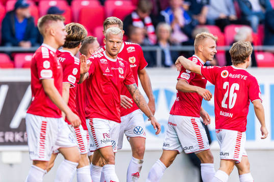 Kalmars Sebastian Ring jublar med lagkamrater