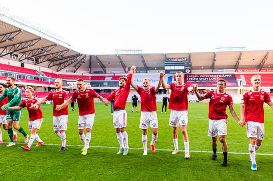 Kalmars spelare jublar