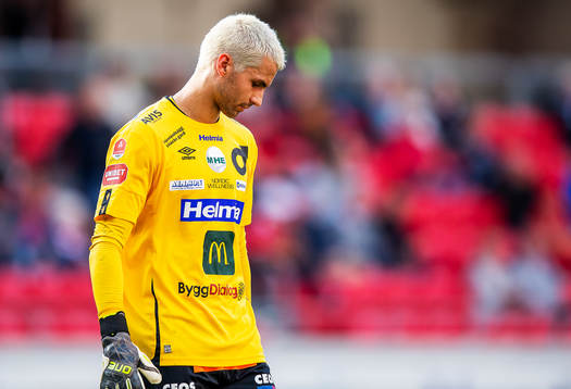 Degerfors målvakt Alfie Malik Whiteman deppar